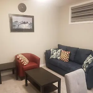 Stylish & Private 2 Bed Apartment Calgary