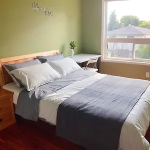 Nice With Private Bath In Mid Town Alloggio in famiglia Toronto