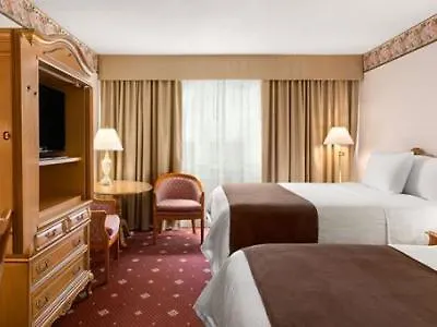 Hotel Travelodge By Wyndham Niagara Falls Fallsview