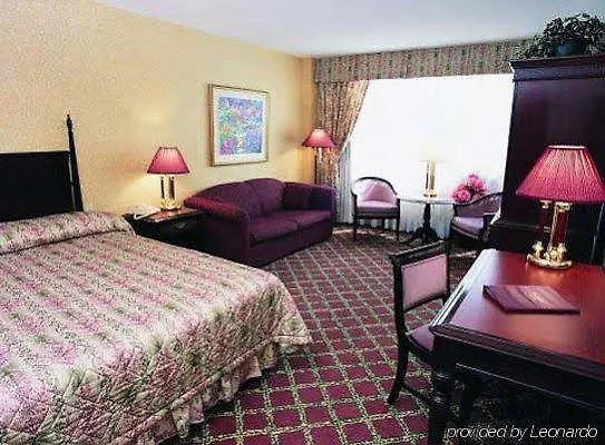 Travelodge By Wyndham Niagara Falls Fallsview Hotel