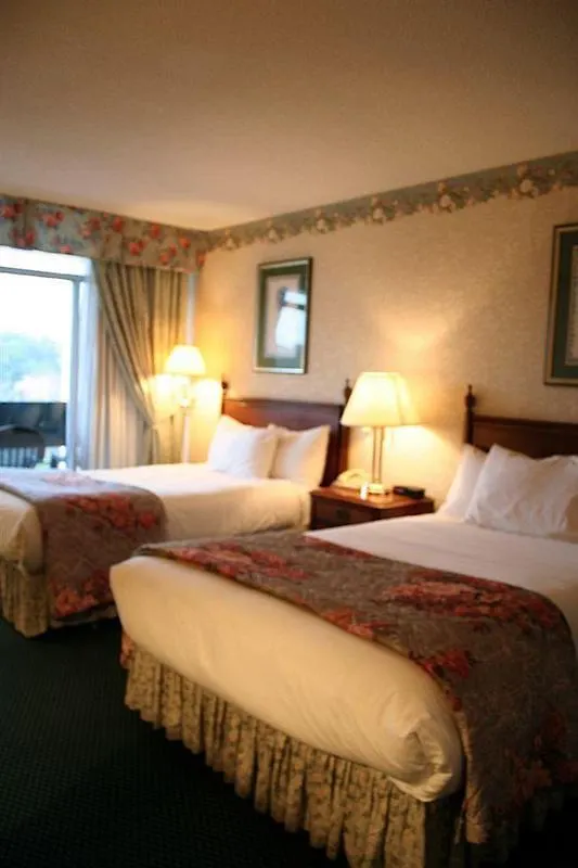 Travelodge By Wyndham Niagara Falls Fallsview Hotel
