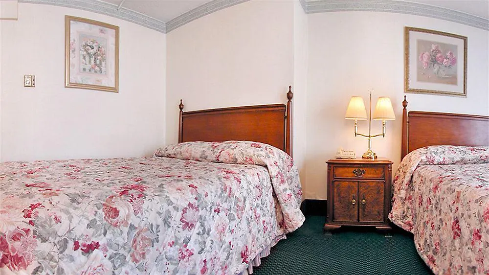 Travelodge By Wyndham Niagara Falls Fallsview Hotel