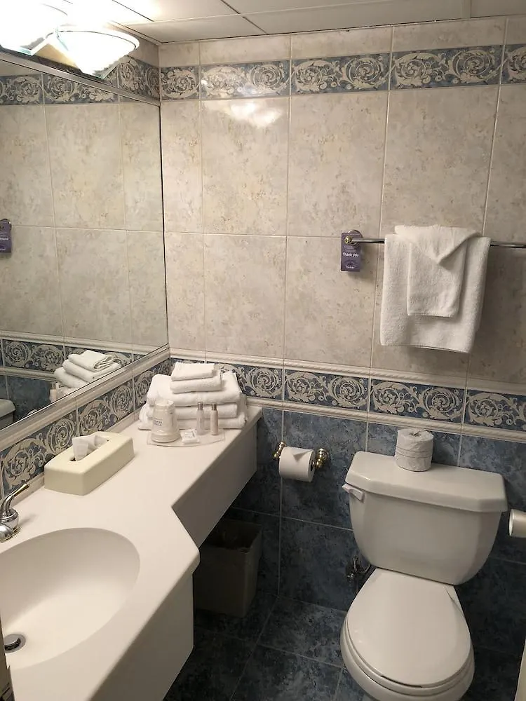 Travelodge By Wyndham Niagara Falls Fallsview Kanada
